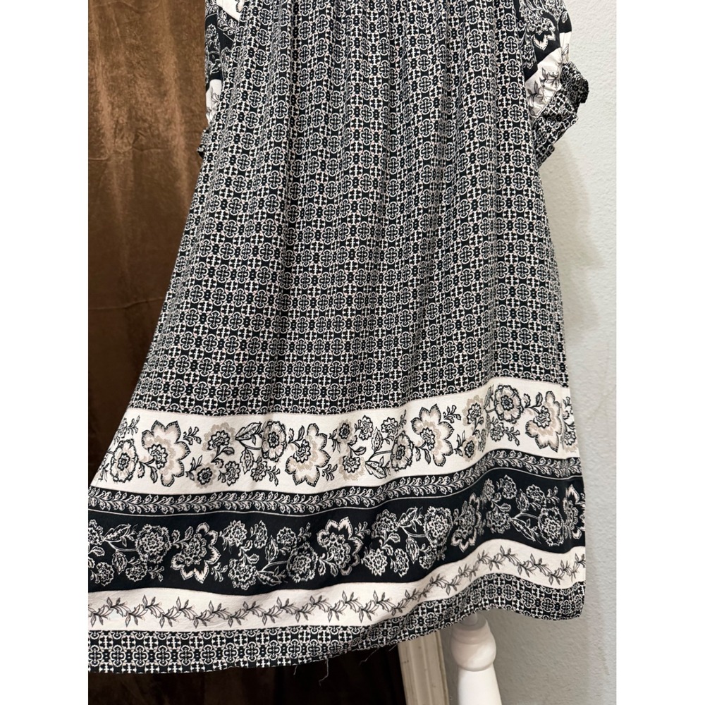 Lightweight Mini Dress 1X Black White Geometric Floral Smocked Square Neck Beach - Picture 3 of 12